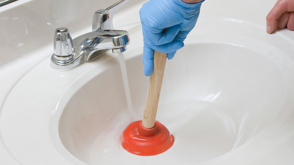 Cara membersihkan saluran air mampet